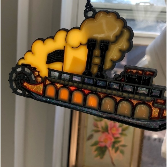 Vintage 5.5” Stained Glass USA American Cruise Ship Boat Window Art Suncatcher - Picture 3 of 4